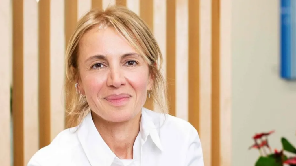 Portrait photo of a business woman smiling to camera